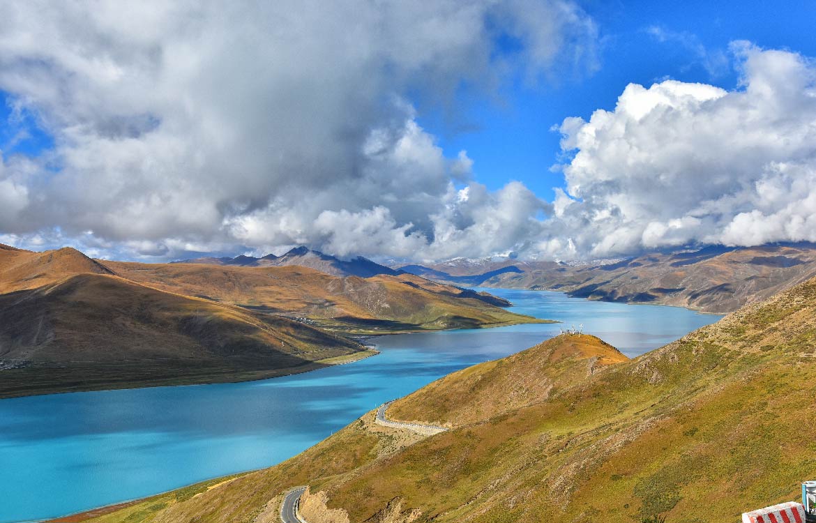 羊卓雍措：藏族人心中的聖湖